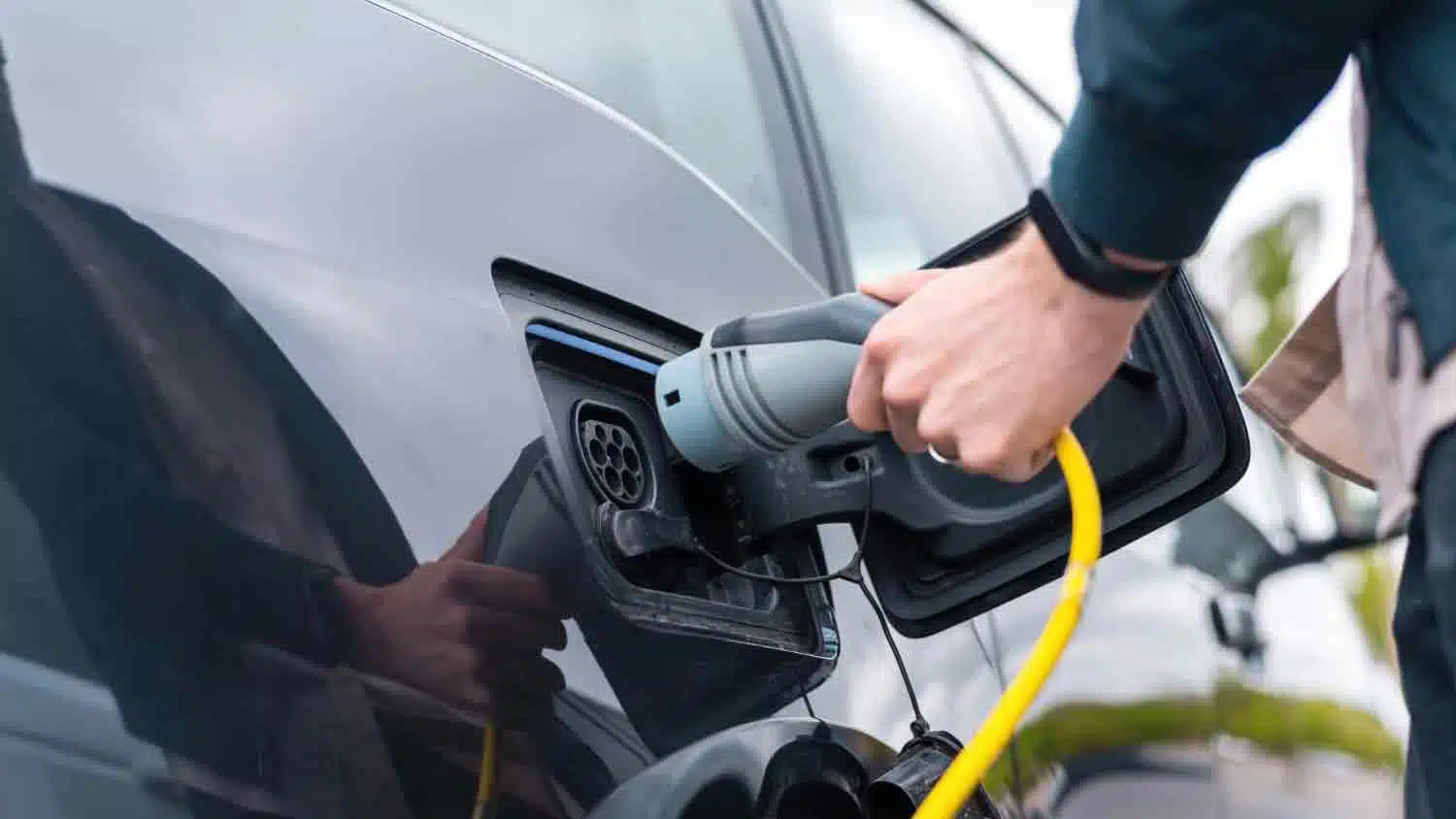 Can I Charge My Car Directly from Solar Panels?
