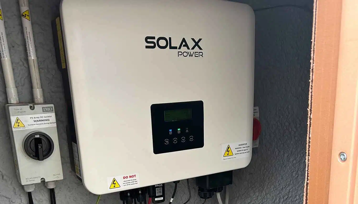 Solar Panel Inverters UK – What Are They & How Do They Work?