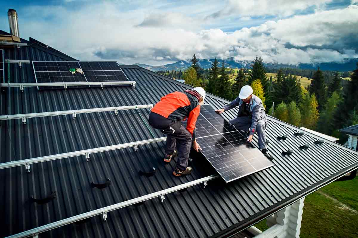 UK Solar Panel Grants & Incentives (2025): The Complete Solar Planet Guide
